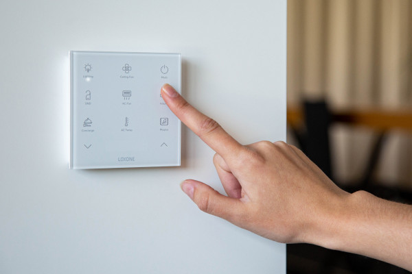 Loxone Touch Pure Flex Battery Air Signalweiß