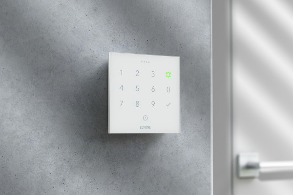 Loxone NFC Code Touch Tree Signalweiß